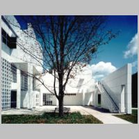 Richard Meier, Hartford Seminary (1978–1981), photo on architecture-history.org,3.jpg